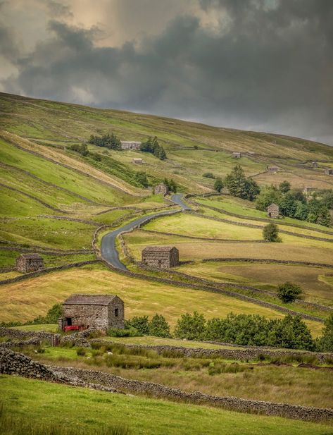 Yorkshire Dales National Park (@yorkshire_dales) on X Yorkshire Landscape, Yorkshire Dales National Park, Yorkshire Dales, Stay Safe, Drawing Inspiration, Yorkshire, The Weekend, National Park, United Kingdom