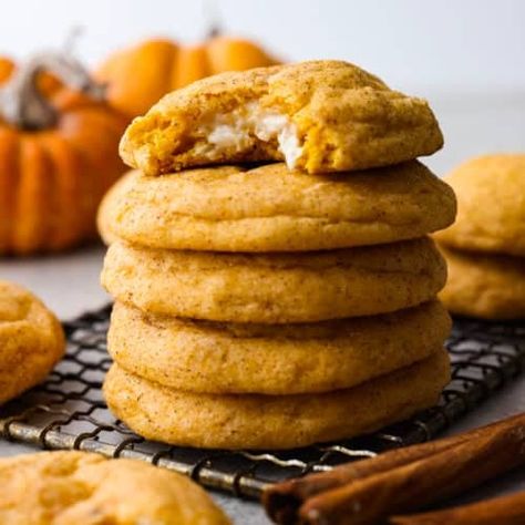 Pumpkin Cheesecake Snickerdoodles - The Recipe Critic Pumpkin Cheesecake Snickerdoodles, Snickerdoodles Recipe, Puree Recipes, Fall Cookie Recipes, Pumpkin Snickerdoodles, Butterscotch Cookies, Snickerdoodle Recipe, The Recipe Critic, Pumpkin Desserts