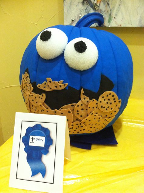 Cookie Monster Pumpkin Decoration with "felt" cookies ! Won First prize ! :) Smart Cookie Pumpkin Character, Cookie Monster Trunk Or Treat Decor, Monster Pumpkin, Cookie Monster Arts And Crafts, Diy Cookie Monster Trunk Or Treat, Cookie Monster Pumpkin Painted, School Pumpkin Decorating Contest Book, Cookie Monster Pumpkin, Cute Painted Pumpkin Ideas