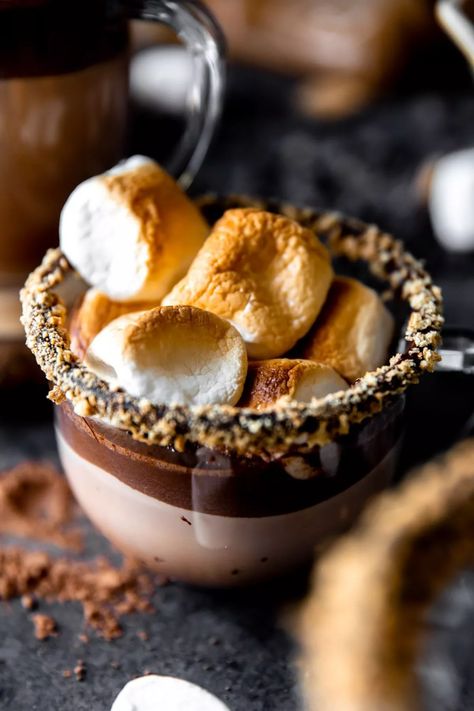 S'mores Hot Chocolate-11 Roasted Marshmallow Hot Chocolate, S’mores Hot Chocolate, Fancy Hot Chocolate, Smores Hot Chocolate, Cracker Flavors, Hot Choco, Chocolate Stains, Chocolate Recipes Homemade, Drink Cart