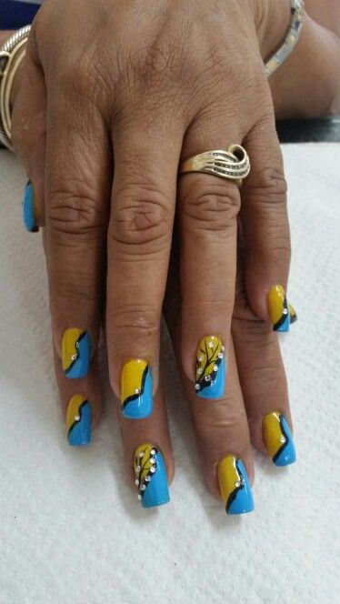 Flag inspired nails - repping dat 242 Bahamas baby Bahamian Nails, Bahamas Inspired Nails, Bahamas Nails, Bahamian Flag, Bahamas Trip, Caribbean Flags, Bahamas Flag, Flag Nails, Colorful Nail Art