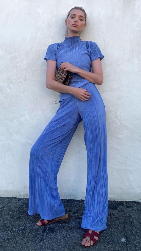 Periwinkle Outfit, Reworked Clothes, Camila Morrone, London Outfit, Looks Street Style, Pleated Fabric, Casual Suit, Ankara Styles, Cool Street Fashion