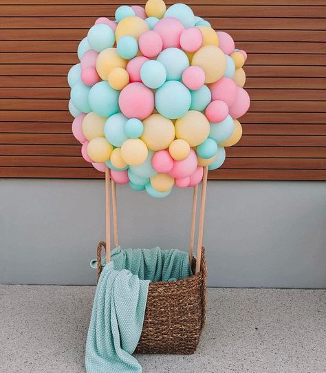 Diy Hot Air Balloons, Hot Air Balloon Party, Monthly Baby Pictures, 1st Birthday Photoshoot, Fun Girl, Baby Boy 1st Birthday, Twin Birthday, Baby 1st Birthday