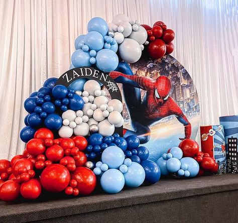 Spiderman Balloon Decor, Spider Man Balloon Garland, Spiderman Balloon Garland, Spiderman Balloons, Spiderman Balloon, Spiderman Birthday Party Decorations, Spiderman Decorations, Sofia The First Birthday Party, Spiderman Birthday Cake