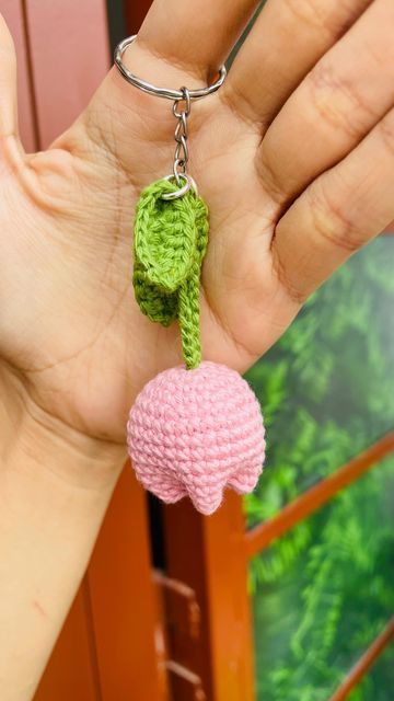 Crochet Dolls Free Patterns, Crochet Keychain Pattern, Crochet Shop, Crochet Market Bag, Cute Car Accessories, Knitted Flowers, Fun Crochet Projects, Crochet Diy, Fancy Bags