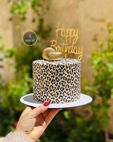 Leopard Print Cakes Ideas, Cheetah Birthday Cakes, Cheetah Print Cakes, 30th Birthday Cake For Women, Africa Cake, African Wedding Cakes, Leopard Cake, Leopard Print Cake, Leopard Birthday