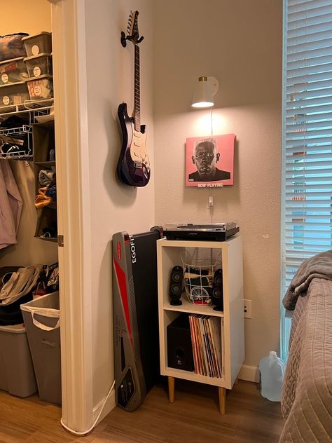 Mounted Guitar Decor, Vinyl Stand Aesthetic, Shelf For Vinyl, Vinyl Now Playing, Music Shelf Decor, Record Player Cube Shelf, Vinyl Record Room Aesthetic, Guitar And Record Wall, Electric Guitar In Bedroom