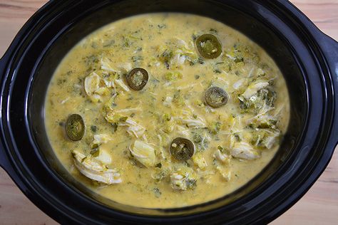 Slow Cooker 5-Ingredient Creamy Salsa Verde Chicken Wedding Food Chicken, Creamy Salsa Verde Chicken, Crock Pot Ideas, Creamy Salsa Verde, Slow Cooker Salsa, Creamy Salsa, Verde Chicken, Salsa Verde Chicken, Healthy Slow Cooker