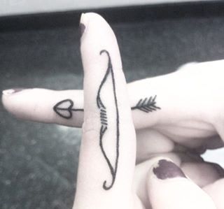 Something to honor Cupid for bringing you together. | 21 Unique Couples Tattoos To Share With Someone You Love Arrow Tattoo On Finger, Bow And Arrow Tattoo, Arrow Tattoo Finger, Tattoo On Finger, Wedding Band Tattoo, Tattoo Band, Tiny Finger Tattoos, Arrow Tattoo Design, Couple Tattoos Unique