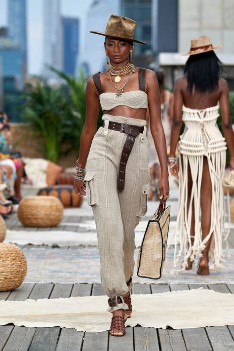 Bronx and Banco Spring 2022 Ready-to-Wear Collection | Vogue Bronx And Banco, Luxury Dress, Mode Inspiration, Outfits Casuales, Primavera Estate, Festival Outfits, Bronx, Spring Summer Fashion, Runway Fashion