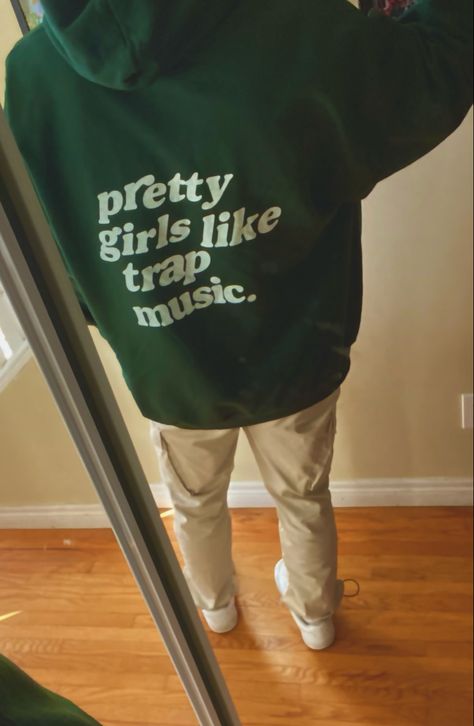 Green Streetwear Aesthetic, Green Hoodie Outfit Aesthetic, Dark Green Hoodie Outfit, Green Hoodie Aesthetic, Zip Up Hoodie Outfit Aesthetic, Green Sweatshirt Outfit, Green Hoodie Outfit, Green Vest Outfit, Hoodie Inspiration