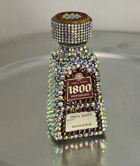 Alcohol Bottle Decorations, Bedazzled Liquor Bottles, Bedazzled Bottle, Alcohol Bottle Crafts, Decorated Liquor Bottles, Mini Alcohol Bottles, Bling Bottles, Liquor Bottle Crafts, Pretty Alcoholic Drinks