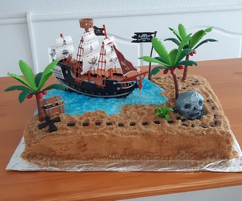 Pirate Birthday Cake Diy, Pirate Cake Diy, Pirate Birthday Party Cake, Diy Pirate Cake, Pirate Ship Birthday Cake, Pirate Themed Cakes, Pirate Birthday Cake Easy, Pirate Theme Birthday Cake, Pirate And Mermaid Cake