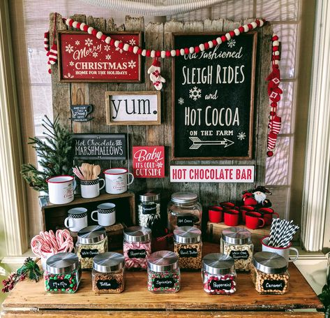 Rustic Hot Cocoa Bar, Christmas Hot Beverage Bar, Hot Chocolate Bar Display, Mobile Hot Cocoa Bar, Hot Cocoa Bar Aesthetic, Christmas Hot Chocolate Station Ideas, Hot Coco Bar Idea, Hot Chocolate Station Ideas, Bar Kitchen Ideas