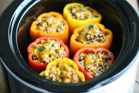 Slow Cooker Stuffed Peppers - Hearty, protein/fiber loaded peppers packed with so much flavor - and it's all made in the crockpot. Easy and effortless! Crockpot Stuffing, Crockpot Stuffed Peppers, Slow Cooker Stuffed Peppers, Easy Stuffed Peppers, Crock Pot Dinners, Paleo Crockpot, Crockpot Ideas, Vegetarian Crockpot, Crockpot Dinners