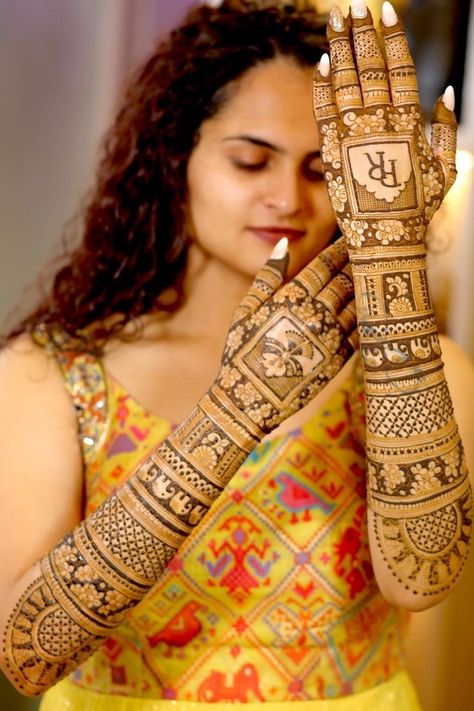 Bridal Mehendi Designs Wedding 2024, Bridal Simple Mehndi Designs, Latest Mehndi Designs Wedding, Bridal Mehandi, New Bridal Mehndi Designs, Bridal Mehendi Designs Hands, Mehndi Designs Bridal Hands, Engagement Mehndi Designs, Full Mehndi Designs