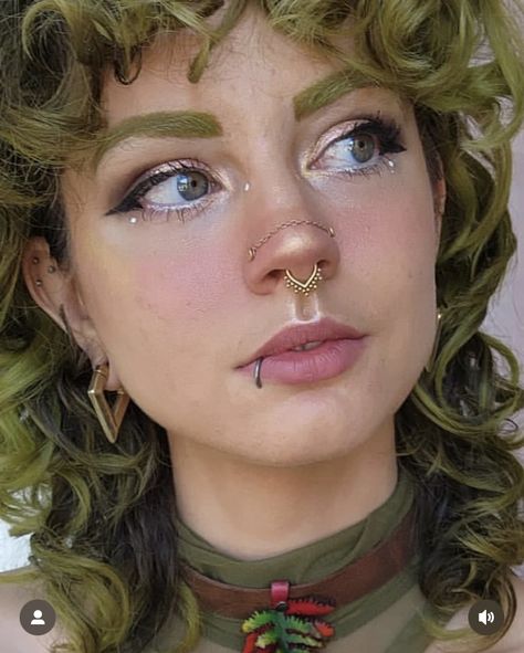 Septum Piercing Inspiration, Nose Chain And Septum, Double Nostril Piercing With Septum, Double Nostril Piercing Chain, Nose Piercing Both Sides And Septum, Nose Bridge Chain, Paired Nostril Piercing, Septum Nostril Combination, High Nostril Piercing Double