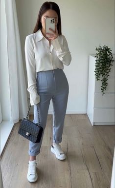 Causal Formal Outfits, Casual Semi Formal Outfit, Bussines Women Outfits, Bussines Casual Women Outfits, Outfits For University, Intern Outfit, Jeans Outfit Aesthetic, Winter Outfits Casual, Outfit Ideas Winter