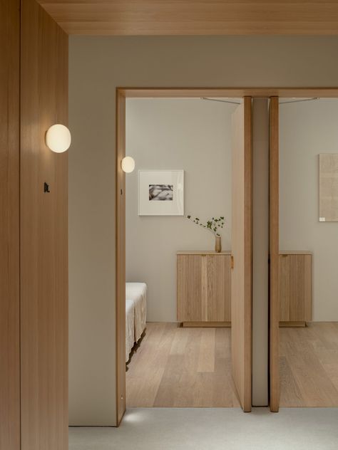 Keiji Ashizawa adds "residential calm" to Aloop clinic in Ginza Keiji Ashizawa, Condo Bedroom, Wooden Panelling, Oak Interior, Brutalist Design, Arch Interior, Norm Architects, Minimalism Interior, Custom Made Furniture