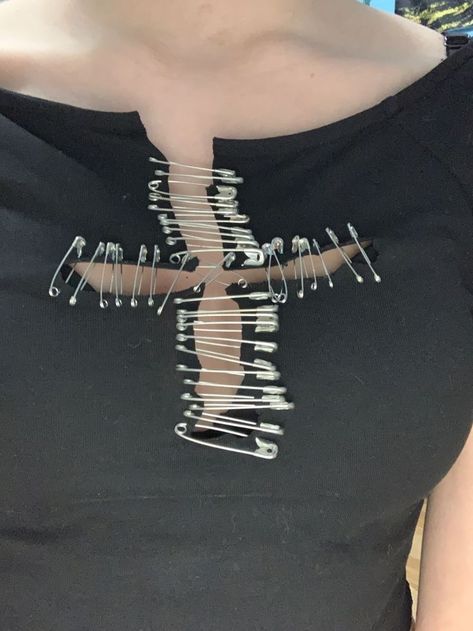 Safety Pin Shirt, Safety Pins Fashion, Diy Safety, Chain Shirt, Cross Shirt, Upcycle Clothes Diy, Cross Shirts, Safety Pins, Dressed To Kill