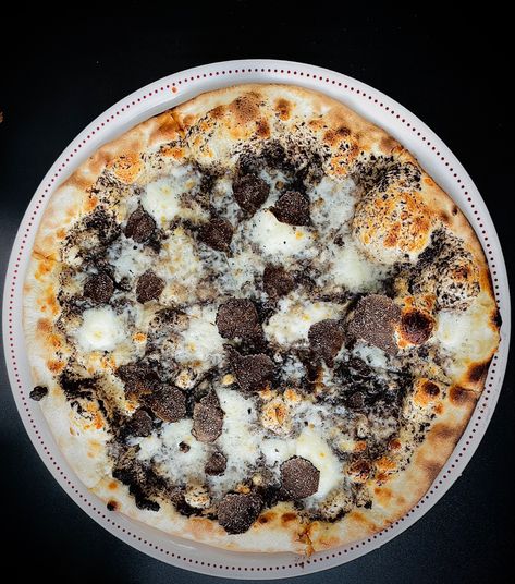 Truffle Pizza, Truffle Recipe, Black Truffle, Truffles, Italian Recipes, Acai Bowl, Food Ideas, Food Photography, Cereal