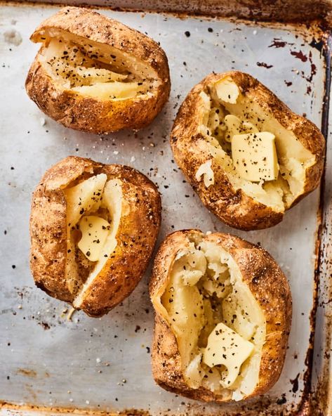 Best Baked Potatoes, Jacket Potato Recipe, Baked Potato Dinner, Jacket Potatoes, Best Baked Potato, Making Baked Potatoes, Potato Dinner, Jacket Potato, Feel Good Food