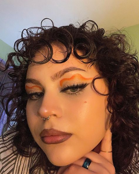 Graphic Eyeliner Orange, Orange Flower Makeup, Orange Brown Makeup Looks, Orange Inner Corner Makeup, Red Orange Makeup Looks, Orange And Pink Makeup Looks, Brown And Orange Eyeshadow, Simple Orange Makeup Looks, Orange Aesthetic Makeup