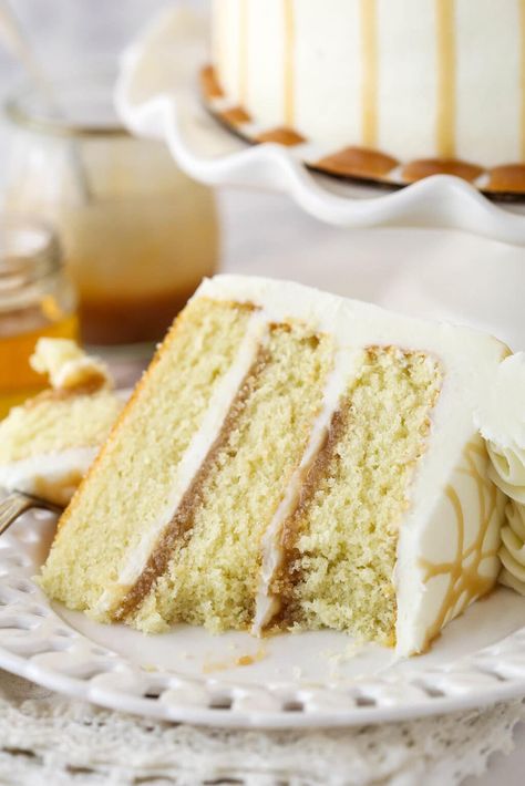 Vanilla Whiskey Cake, Vanilla Cake With Caramel Filling, Apple Bourbon Cake Recipe, Bourbon Butter Cake Recipe, Bourbon Caramel Cake, Bourbon Birthday Cake, Bourbon Vanilla Cake, Caramel Wedding Cake, Vanilla Infused Bourbon