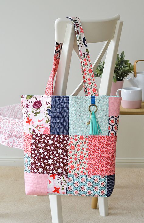 Down Grapevine Lane: Scrappy Project Planner Sew Along Small Square Bag Sewing Pattern, Patchwork Totes, Planner Sewing, Tas Denim, Fat Quarter Projects, Tote Bag Pattern Free, Patchwork Tote Bags, Creative Fabric, Bags To Sew