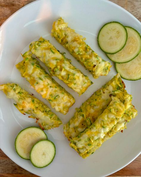 Zucchini Cheesy Fingers Zucchini Recipes For Baby, Blw Zucchini Recipes, Zucchini For Babies, Zucchini Recipes Blw, Zucchini For Toddlers, Blw Zucchini, Baby Solid Food, Wholesome Snacks, Food Pack