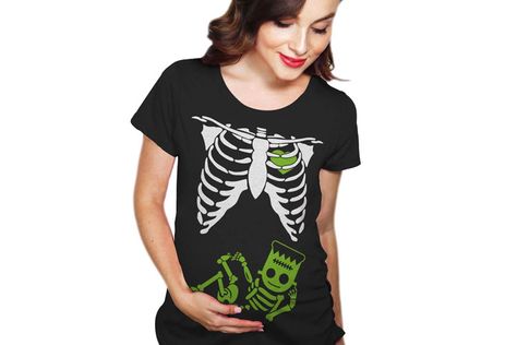 Halloween maternity t-shirts Hairstyles For Halloween, Halloween Mums, Halloween Lollies, Halloween Dinner Ideas, Maternity Halloween, Halloween Maternity, Halloween Pregnancy Shirt, Spooky Halloween Food, Pregnant Halloween