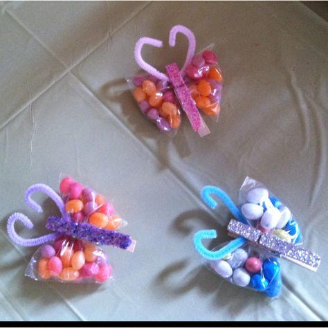 Butterfly favors for birthday party Butterfly Theme Party, Butterfly Favors, Strawberry Shortcake Party, Butterfly Birthday Party, Fairy Birthday Party, Butterfly Party, Candy Crafts, Butterfly Theme, Butterfly Birthday