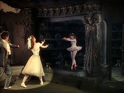 Moira Shearer in The Red Shoes  (1948) Ballet Movies, The Red Shoes, Film Inspiration, Period Dramas, Film Stills, Classic Movies, Grimm, Red Shoes, Ballerinas