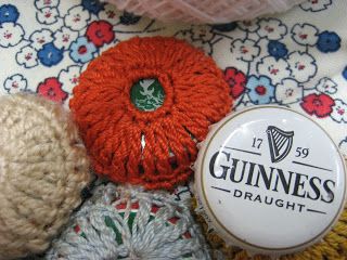 My Amphetamines & My Purls: Keith's Bottle Cap Trivet Beer Cap Coasters, Cap Crochet, Guinness Draught, Beer Caps, Vintage Crochet Pattern, Crochet Potholders, Bottle Caps, Craft Time, Vintage Crochet