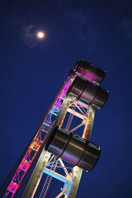 Singapore Flyer | Singapore's version of the London Eye. A c… | Flickr Singapore Nightlife, Singapore Things To Do, Singapore Flyer, Singapore Attractions, Singapore Hotels, The London Eye, Cheap Things To Do, A Cabin, London Eye