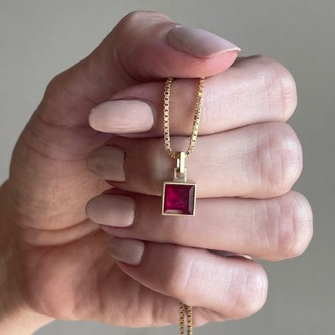 Ruby Cube, Jewelry Necklace Simple, Cube Pendant, Polish Ceramics, Fancy Jewelry Necklace, Gold Bridal Jewellery Sets, Wrist Jewelry, Pendant Bails, Gold Ring Designs