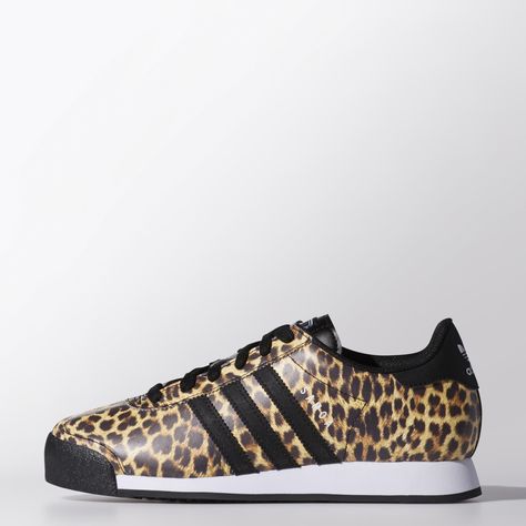 This easygoing sneaker has been a fan favorite for decades. These women's Samoa shoes feature a statement-making animal print leather upper with contrast leather 3-Stripes and heel tab. Leopard Adidas, Rose Shoes, Hot Bags, Leopard Prints, Lady Shoes, African Continent, Animal Print Fashion, Fresh Kicks, 2021 Fashion