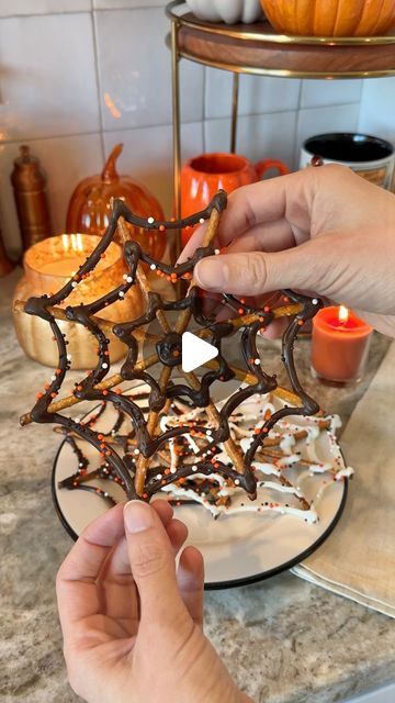 Sheri Wilson on Instagram: "Spooky Spiderwebs 🕸️🍫 these were so easy to make and perfect if you’re like me and love a sweet and salty combo! 

-pretzel sticks
-melting chocolate, white or dark
-Halloween sprinkles

Place 8 pretzels onto parchment paper in a star shape.
Melt the chocolate wafers according to the package directions, then pipe onto the pretzels to look like spiderwebs. Cover in sprinkles before the chocolate has set. 

#halloweentreats #halloweencountdown #halloweenvibes #halloweenaesthetic #halloweenfood #spookyseason #spookytreats #autumnmood" Star Shaped Snacks, Halloween Pretzel Spider Web, Melted Witch Bark, Halloween Candy Melt Ideas, Spiderweb Pretzels, Spooky Sprinkle, Halloween Chocolate Covered Pretzels, Fall Finger Foods, Sheri Wilson