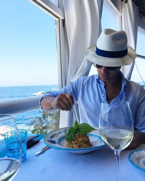 Sunset Restaurant, Seafood Lunch, Capri Island, Michelin Restaurant, Lemon Trees, Capri Italy, Rooftop Restaurant, Top Restaurants, Italian Summer