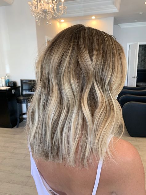 Ombre Icy Blonde Hair, Melted Balayage Blonde, Blonde Balayage Bob Hair, Blonde Balayage On Bob Haircut, Short Blonde Root Melt, Short Blonde Hair With Root Melt, Long Bob Hairstyles Blonde Balayage, Balayage Short Blonde Hair, Blonde Balayage Shorter Hair