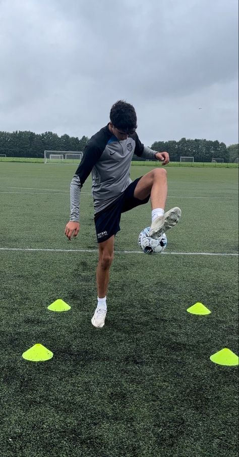 Guy Playing Soccer Aesthetic, Football Men Aesthetic, Football Practice Aesthetic, Football Guy Aesthetic, Football Aesthetic Boy, Football Boy Aesthetic, Soccer Guys Aesthetic, Guy Playing Soccer, Soccer Boyfriend Aesthetic