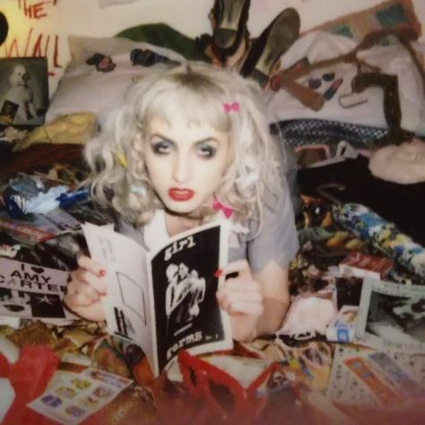 90s Fashion Grunge, Riot Grrrl, Courtney Love, Poses References, Miss World, Mall Goth, Doll Parts, Grunge Aesthetic, Photography Inspo