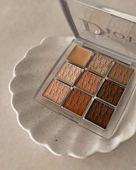 Dior Backstage Eyeshadow Palette, Dior Eyeshadow Palette, Neutrals Palette, Dior Eyeshadow, Dior Backstage, Eye Makeup Looks, Cool Undertones, Warm Undertone, Neutral Palette