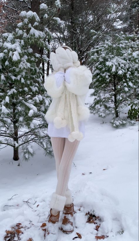 Snow Dresses Winter, White Girl Outfits Winter, White Winter Dress Aesthetic, Angelic Winter Outfits, Winter Photos Aesthetic, Snow Angel Outfit, Icecore Outfit, White Winter Outfits Aesthetic, Cute Snow Outfit