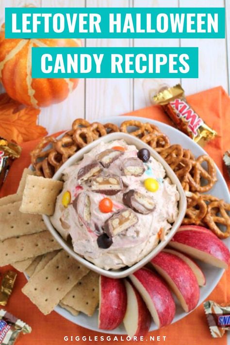 Candy Dip. With Text Reading: Easy Leftover Halloween Candy Recipes. Leftover Halloween Candy Recipes, Butterfinger Cupcakes, Halloween Candy Recipes, Halloween Candy Bark, Cupcakes Halloween, Leftover Halloween Candy, Candy Bark, Candy Cookie, Candy Cookies