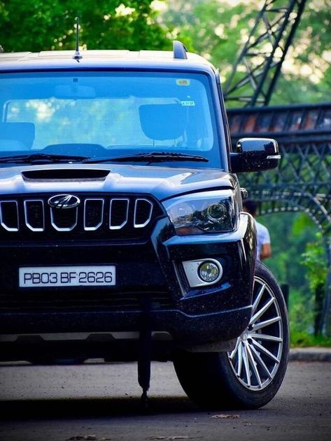 Scorpio Hd Wallpaper, Splendor Plus Bike Photo, New Mahindra Scorpio, Car Photos Hd, Scorpio Car, Jeep Images, Black Scorpio, Ford Mustang Wallpaper, Mahindra Scorpio