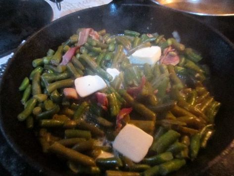 Cook Fresh Green Beans, Canned Green Bean Recipes, Canned Green Beans, Delicious Green Beans, Cooking Fresh Green Beans, Stuffing Recipes For Thanksgiving, Christmas Meal, Green Beans With Bacon, Paula Deen Recipes