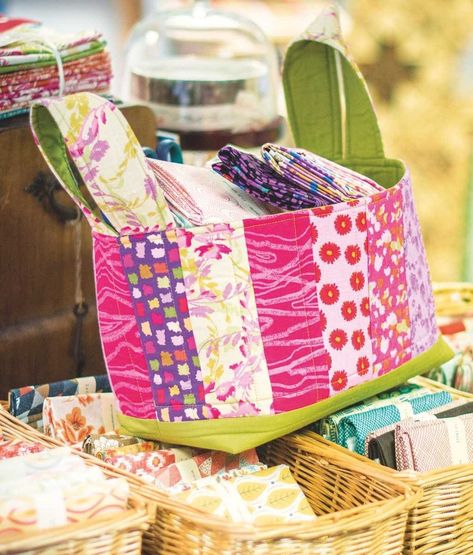 Free Sewing Caddy Tutorial One Hour Basket Free Pattern, Sewing Caddy, Fabric Basket Tutorial, Basket Tutorial, Simple Fabric, Car Trash Bag, Gift Bags Diy, Softie Pattern, Wallet Tutorial