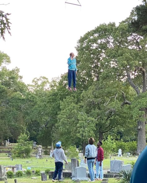 ‘Stranger Things’ Season 4 Behind-the-Scenes Photos: Pictures! Caleb Mclaughlin, Gaten Matarazzo, Stranger Things 4, Cast Stranger Things, Joe Keery, Will Byers, Very Scary, Stranger Things Season, Stranger Things Netflix