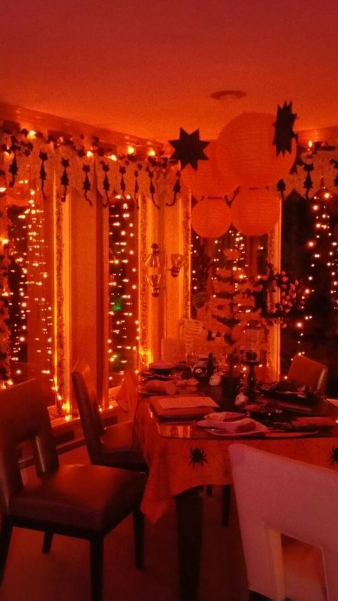 Decorating inside your house for Halloween can be a great idea for several reasons. Firstly, it creates a festive and exciting atmosphere, instantly boosting your mood and providing a break from the routine of daily life. It encourages creativity and family involvement, as you can engage in fun DIY projects or brainstorm spooky decoration ideas together. Halloween Lights Indoor Ideas, Halloween Party Ideas Aesthetic, Halloween Party Decor Aesthetic, Teen Halloween Party Decorations, Cozy Halloween Party, Halloween Party Aesthetic Decor, Hallowine Party Ideas, Halloween Party Lighting, Neon Halloween Aesthetic